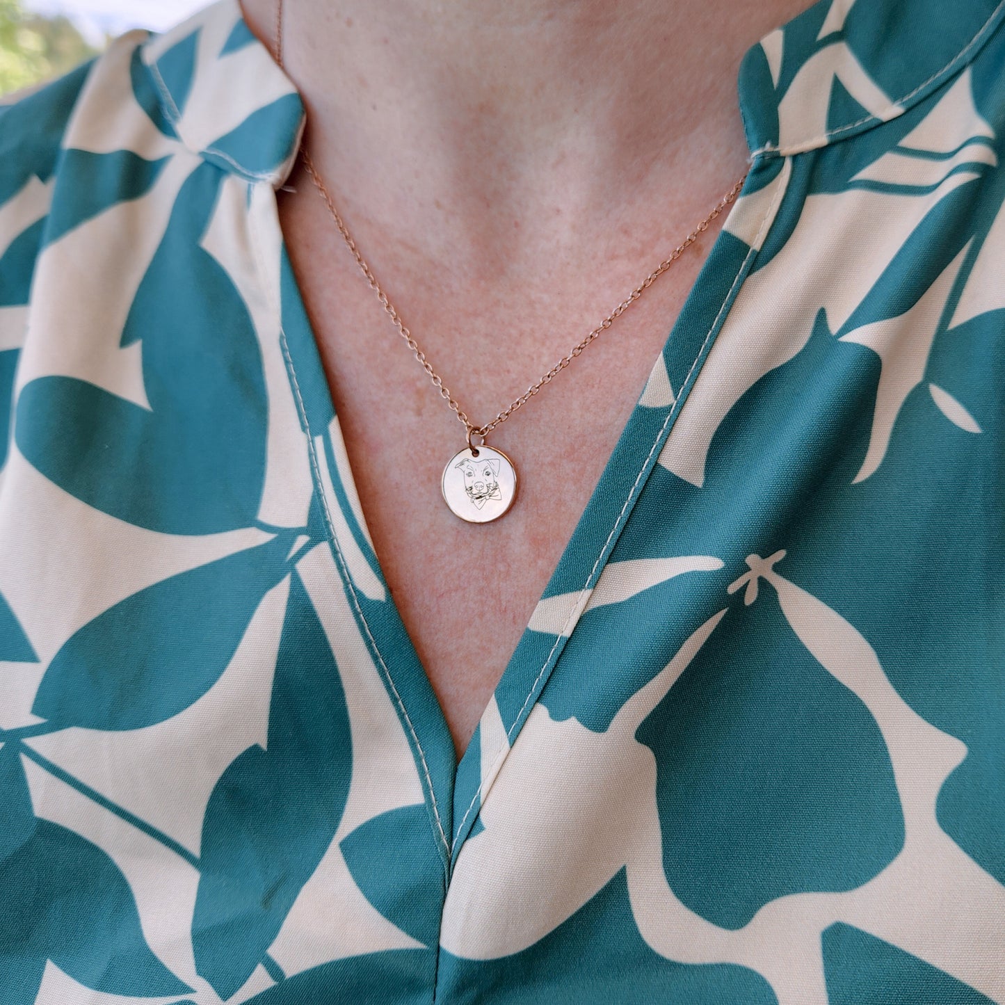 Pet portrait pendant necklace