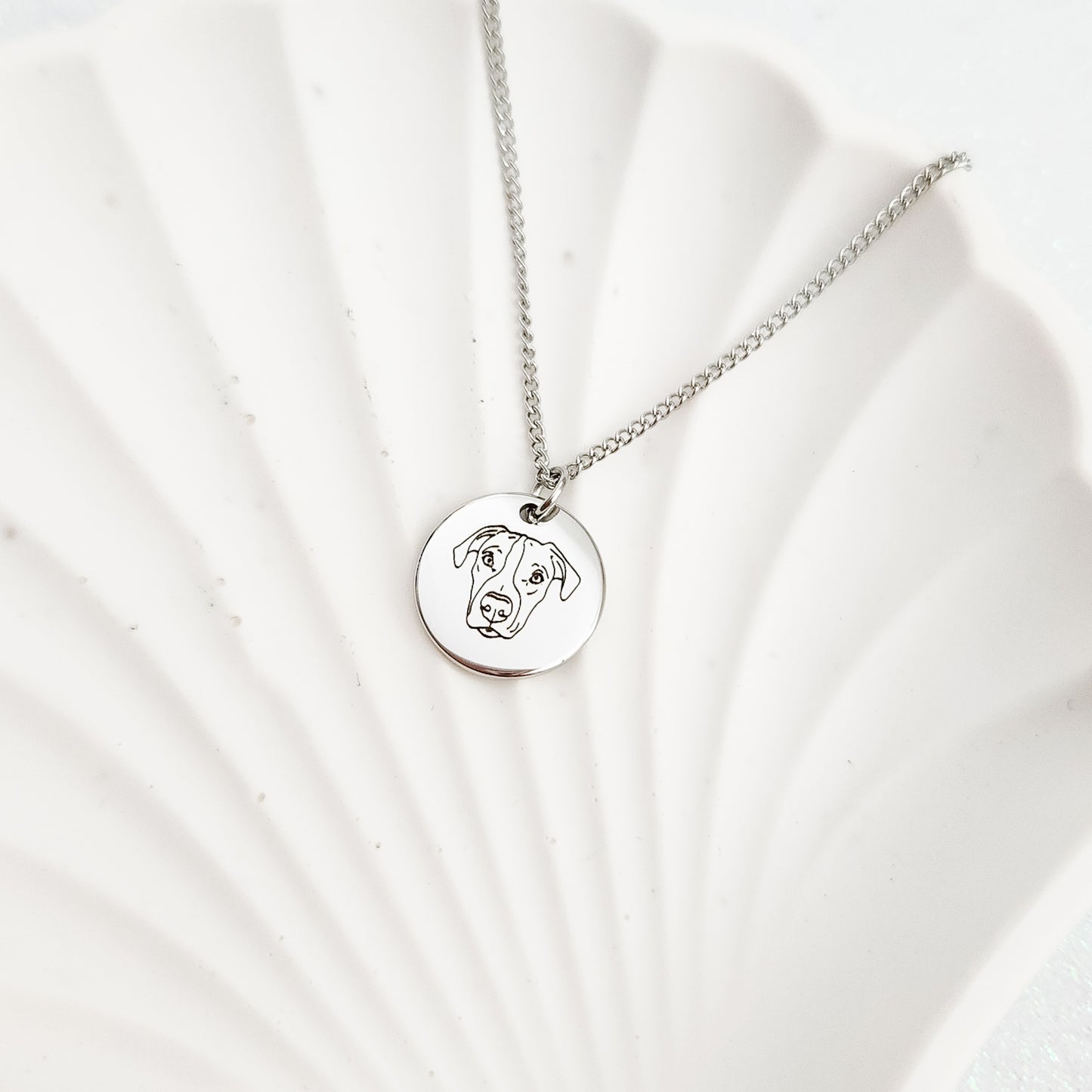 Pet portrait pendant necklace